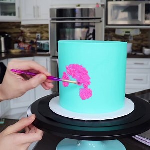 We may be stuck inside, but spring baking is ON! ☀️🍰 Learn how to turn a plain ol’ cake into a canvas, and paint it with flowers using buttercream and a palette knife! 💐 Join Insta-famous cake artist Lindsay from @theflourgirl_ for this livestream, May 9th! | How To Cake It
