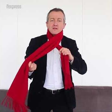 Comment bien porter une écharpe pendant l'hiver? Les conseils de Christophe Barbier