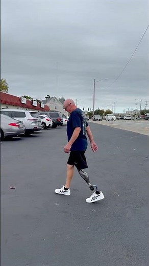 Mike | Above-Knee Amputee Walking with Genium X4 Prosthetic