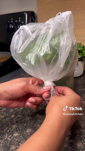 I can’t believe this actually works. Cilantro lasts up 2 weeks in the fridge! Another method I’d use is to wrap it up in paper towel and place in a plastic zip lock bag. #kitchenhacks #storingfood #storingherbs #cilantro #fypシ #foodhacks