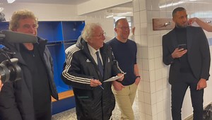 107K views · 993 reactions |  L’instant tactique de Jacques Vendroux, entouré de Dominique Rocheteau et Jean-Pierre Papin, avec l’annonce du 11 de départ pour affronter les légendes des Chamois Niortais FC ! | Variétés Club de France | Facebook