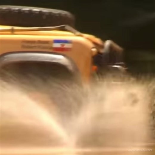 Retro Land Rover Defender 90 Camel Trophy Edition