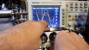 Visually Tune Your HF Antenna Using An Oscilloscope And Signal Generator