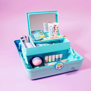 The whole kit and Caboodle! Our classic On-The-Go Girl™ makes the perfect care package container for all your best babes 👯‍♀️ | Caboodles