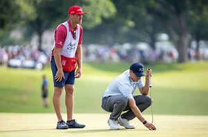 Standing behind player putting golf rules: When can you do it? | National Club Golfer