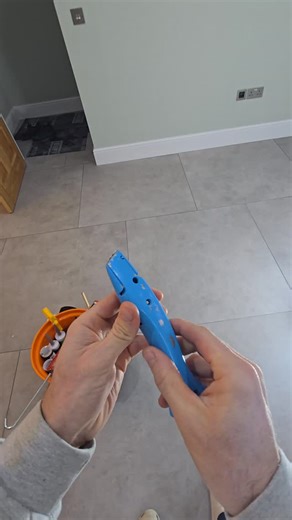 43K views · 9.9K reactions | Mastic Man- Silicone caulk application- The setup #satisfying #masticman #southcoastsealantsltd | southcoastsealantsltd | Facebook