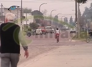 COLONIA HINOJO - BUENOS AIRES Hace 19 años que MIRADA PROFUNDA recorrió las calles de la Primer Aldea de los Alemanes del Volga. Ubicada en el partido de Olavarría, provincia de Buenos Aires, Argentina. A 15 km de distancia de la ciudad de Olavarría sobre el camino de los Pueblos. Esta primera colonia era referida como Kamenka por los colonos en alusión a la aldea alemana del Volga de la cual provenían las familias. Posteriormente el nombre se redujo a Colonia Hinojo. | Mirada Profunda