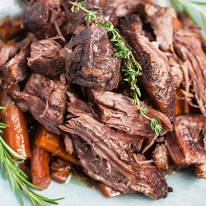 Juicy Sirloin Tip Roast with Veggies - So Easy