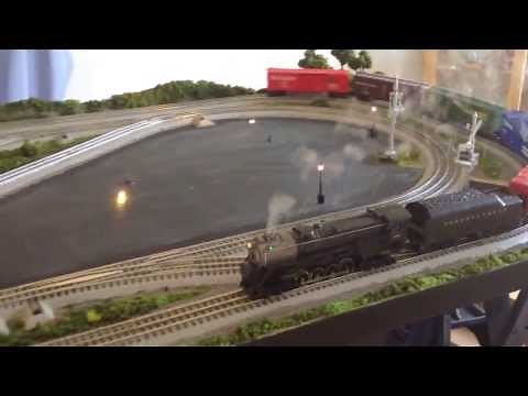 LIONEL FASTRACK O-GAUGE MODEL TRAIN LAYOUT 4'x8'