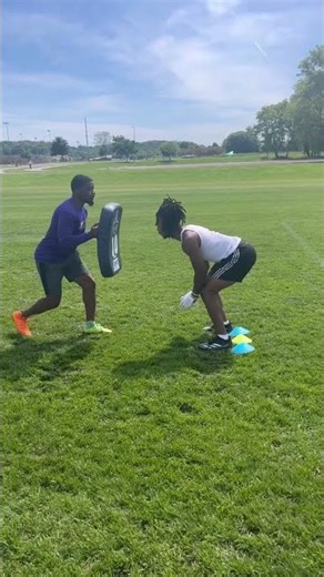 Press Man Coverage Tutorial | How to Play Cornerback Football 🏈 (DB Tips & Technique)