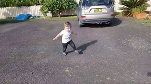 20 reactions |   How cute is this 2-year-old seeing their new trampoline for the first time! What an awesome surprise!   Show us your best reveals where you've surprised your kids with a Jumpflex trampoline! Comment below We have a Projam basketball hoop  to give away to the best reveal! Thanks for sharing @aidanevans88 | Jumpflex Trampolines | Facebook