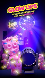 Look! New Sour Patch Kids glow under blacklight! | Sour Patch Kids