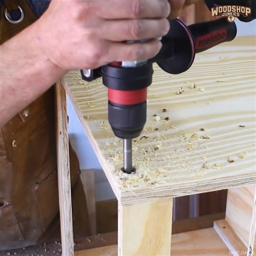 DIY Retractable Bench Wheels That WORK #rollingbench #rectractablewheels #mobileworkbench #handy | Woodwork Junkie