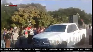 358K views · 6.1K reactions | ¡Lamentable, porque son criminales!  Así recibieron pobladores de Chiapas a integrantes del narco armados, presuntamente del Cártel de Sinaloa; llegaron en caravana al menos una docena de camionetas de lujo, bllindadas. #Informa con José Cárdenas | Radio Fórmula | Facebook