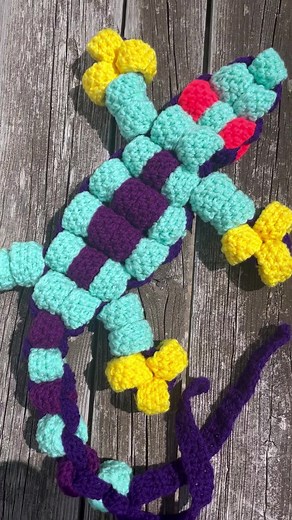 Meet Laurie: Crochet Bead Lizard Tutorial