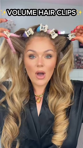 KELLY STRACK on Instagram: "Volume hair clips✨ Love these clips for giving my hair an instant lift and lots of volume! Iink in bio to shop 💖 #hair #hairtutorial #hairvolume #volumehair #bighair #volumehairclips"