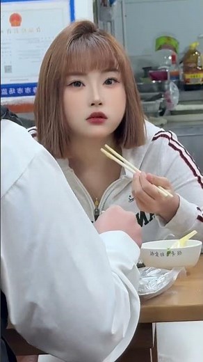 Girlfriend With Bad Vision Mistakes a Stranger for Her Boyfriend