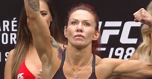 VIDEO | Backstage footage shows Cyborg crying during UFC 198 weight cut | BJPenn.com