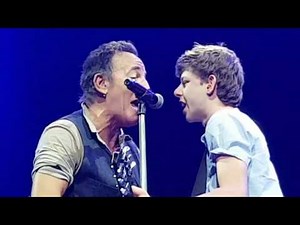 Bruce Springsteen Invites a Talented Teenage Fan Onstage to Perform 'Growin' Up' With Him