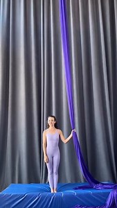 😵‍💫 Cross Back Straddle got you (or your students) feeling stuck? You’re not alone! It’s one of those classic aerial nemeses. Even if inverting isn’t usually an issue, once the foot locks are on and the X is tight across your back, it can feel nearly impossible to get over. But with a few key adjustments and proper core engagement, those cross-back blues can shift into confident progress! 🙌 Here are 4 common reasons it might not be happening yet 👇 1️⃣ Legs turned in – To invert into a stradd