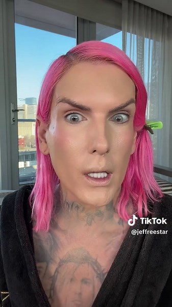 Is the NEW @NYX Professional Makeup Wonder Snatch loose setting powder Jeffree Star Approved®?! 🤯 #makeupreview #jeffreestar #nyxcosmetics #beautytok #settingpowder