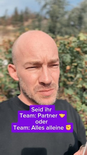 Christoph Magnussen on Instagram: "Seid ihr Team 🤝Partnerschaften oder Team ✊Ich-Mach-Alles-Alleine? Die Frage kam mir nach einem wirklich geilen Podcast mit dem Inhaber der Helm AG, Stefan Schnabel. Eine geile Folge, in der vor allem auch genau das Thema, was die HELM AG seit 40 Jahren perfektioniert hat, thematisiert wird. Hört mal rein, überall da, wo ihr Podcasts hört. #BusinessPartnerships #CorporateCollaboration #JointVentures #StrategicAlliances #NewWorkCulture #InnovativePartnerships #B