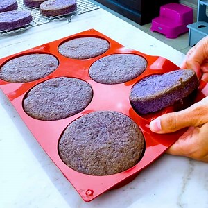 How I bake Mini Cakes in a Silicone Mold