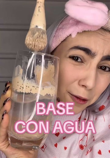 Cómo hacer tu base de maquillaje perfecta con agua