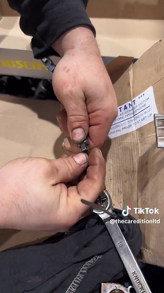 Mercedes SLK 200 in for a chain 🦾 with @Gytis Gar #mercedes #mercedesamg #mercedesbenz #fyp #mechanic