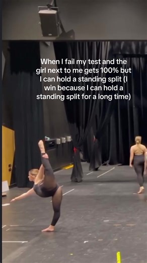 Charlotte (@cali.char) - Mastering the Standing Split: A Calisthenics Challenge