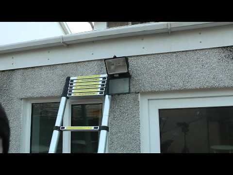 How to change a 500 w halogen spot lamp Bulb