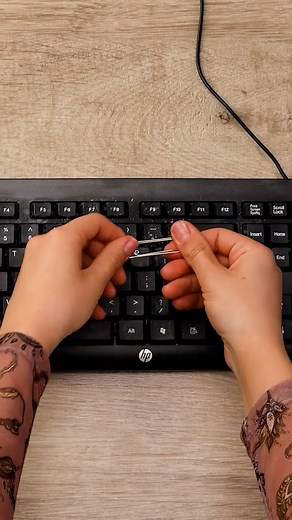 58K views · 86 reactions | Cleaning your keyboard has never been easier!  | MetDaan Tips | Facebook