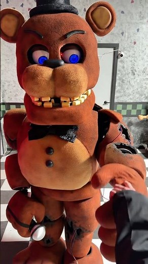 I don't think he likes me in Five Nights at Freddys 2 in Real Life