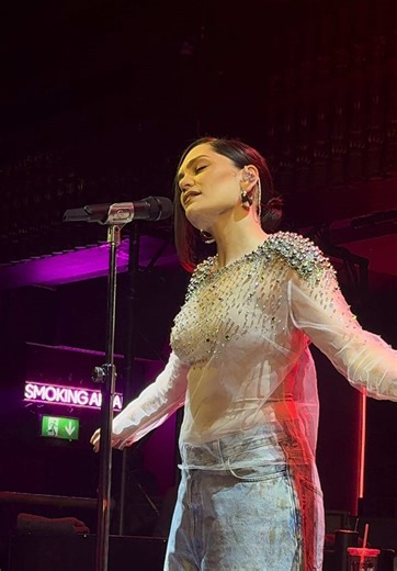 Jessie J Performs 'I Don’t Care' Live in London