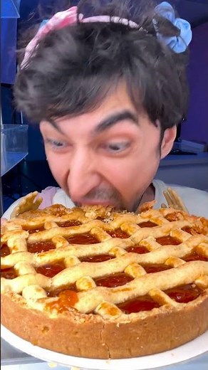 😆 Birthday gone wrong vibes! Drop a ❤️ if you’d try to save the cake!