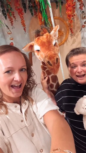 DE GELE FLAMINGO Ⓡ on Instagram: "We’re back!! 🤰 👶 Onze BABY DAYS komen er weer aan op zaterdag 18 oktober in onze showroom in Zoersel. Boek snel je gratis ticket 😃 en maak alvast je geboortelijst aan. Je zal geholpen worden door enkele van onze grootste merken zoals Aerosleep, Puckababy, Ergobaby, Cybex, Mushie, Alecto Wij geven ook uitleg over onze geboortelijsten en je krijgt verschillende cadeaus 🥰 🎁 Check de link naar de tickets in onze stories. #zwanger #degeleflamingo #pregnant"