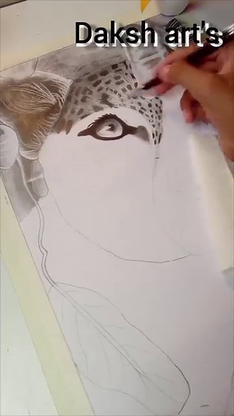 I draw a hyper-realistic leopard with a pencil sketch