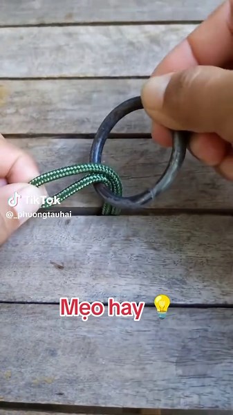 Creative Rope Knotting Techniques with a Metal Ring