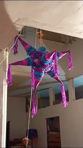 The origin of the Piñata. El origen de la piñata 🪅.