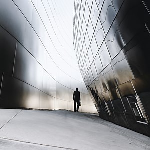 An operating model for the next normal: Lessons from agile organizations in the crisis