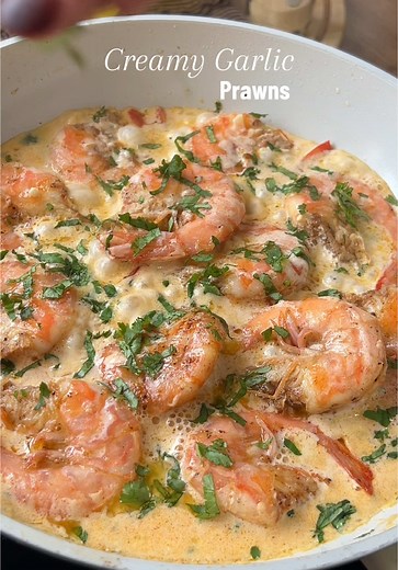 Delicious Creamy Garlic Prawn Pasta Recipe