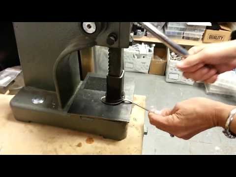 Flatwearable spoon flattening tool