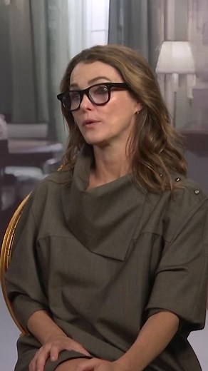 Access Hollywood on Instagram: "‘Felicity’ star #KeriRussell is reacting to that memorable haircut! 💇‍♀️"