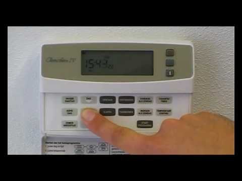 Instellen dag & tijd Chronotherm IV | Honeywell Home