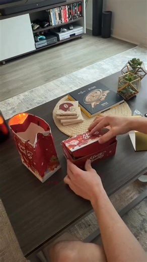 This money explosion box is the ultimate Christmas surprise. Load it with cash or photos and watch it blast open. Reusable, hilarious, and guaranteed reactions. 🎁💸 #moneygift #christmasgift #viralproducts #giftideas | Inspirighty