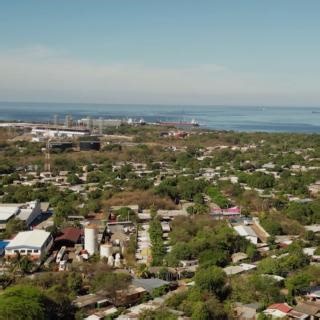 222K views · 1.5K reactions | Kitchen in a Box is a new, intelligent solution to bring food to public schools in #ElSalvador.  The project transforms shipping containers into clean, affordable and sustainable cooking spaces, 北 supporting healthy meals for school children and ‍ jobs for over 2,000 cooks. | World Food Programme | Facebook