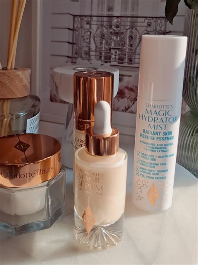 Werbung Spring is the perfect moment to refresh your skin and bring back that natural glow. I’ve been reaching for a few of my favorites from Charlotte Tilbury — and of course the brand new and formulated Charlotte Tilbury Magic Cream. Hydration, glow and that smooth, healthy-looking skin we all love. The perfect base for every day ✨ Use my code & link to shop 💫 @CharlotteTilbury #AD #CharlotteTilbury #MagicBeautyStars @Charlotte Tilbury