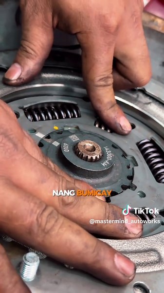 𝗪𝗿𝗼𝗻𝗴 𝗗𝗿𝗶𝘃𝗶𝗻𝗴 𝗛𝗮𝗯𝗶𝘁𝘀! Avoiding bad driving habits is important because harsh acceleration, abrupt braking, and riding the brakes create excessive heat and stress that wear down transmission components like clutches, gears, and fluid seals. Consistently smooth driving helps maintain proper lubrication and operating temperatures, preventing premature transmission failure and costly repairs. 📍 858 Balagtas St., Addition Hills, Mandaluyong #mastermindautoworks #premium #Transmissi