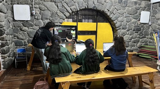 Programar jugando: una propuesta educativa que impulsa inteligencia artificial, lógica y trabajo en equipo