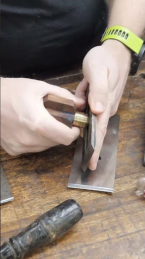 How To Turn A screw!